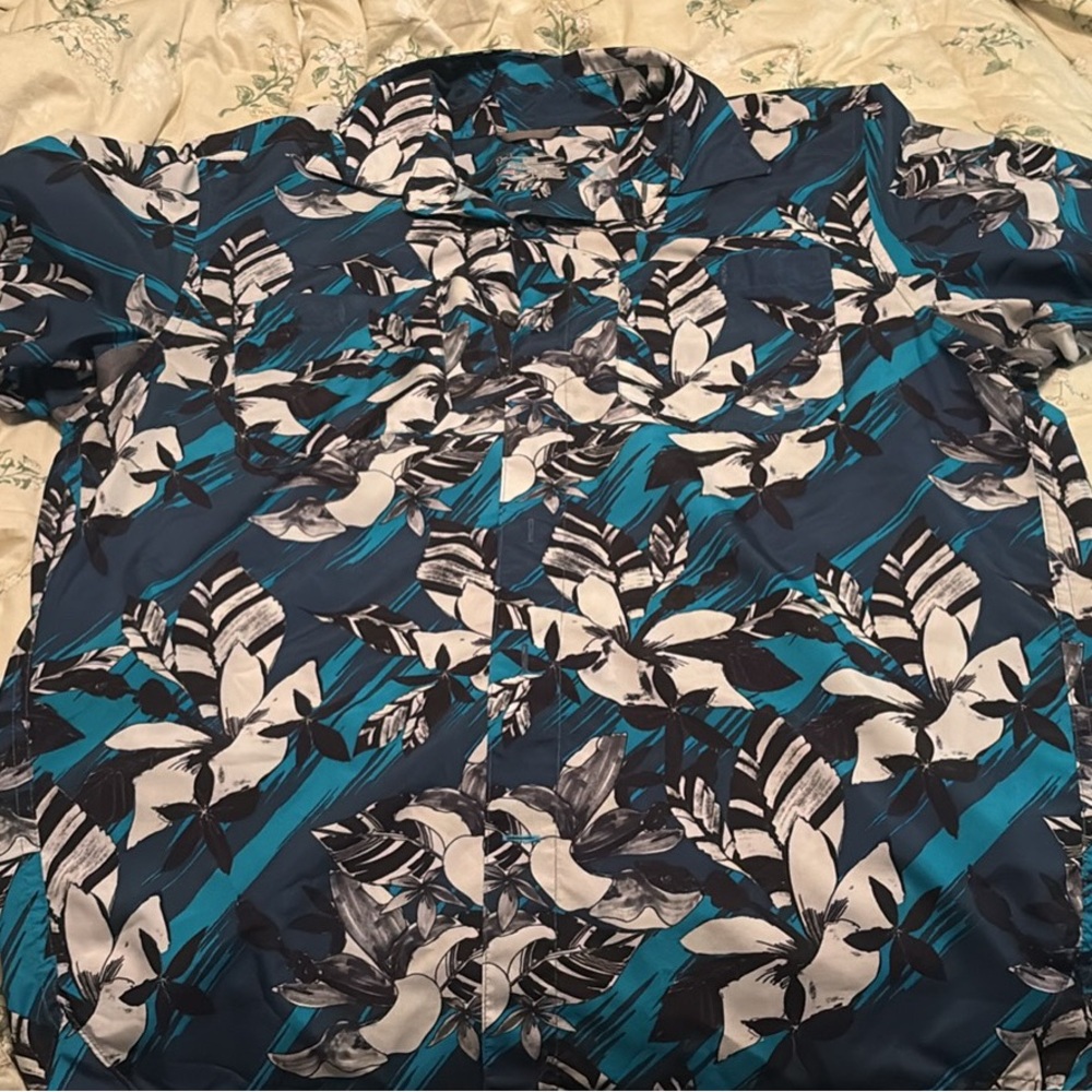 Under Armour Blue and Black Leaf Pattern Shirt